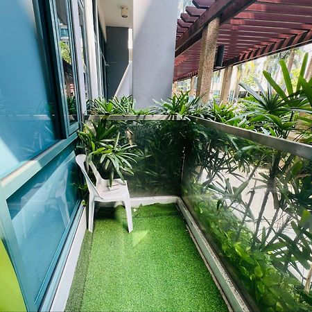 One Palm Tree Villas Condominium - Studio 2Nd Fl With Balcony - Across Terminal 3 Airport ปาไซ ภายนอก รูปภาพ