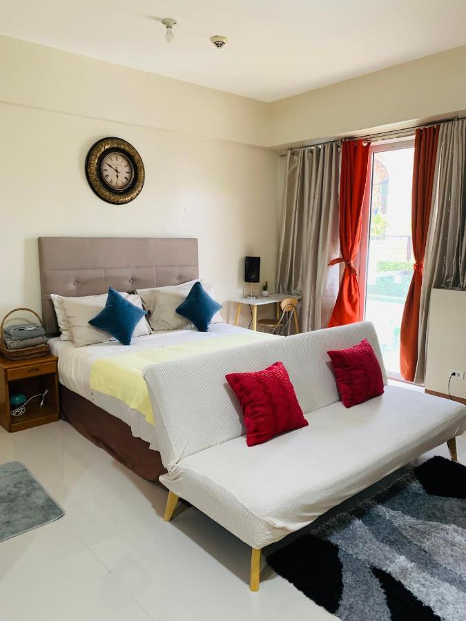 One Palm Tree Villas Condominium - Studio 2Nd Fl With Balcony - Across Terminal 3 Airport ปาไซ ภายนอก รูปภาพ