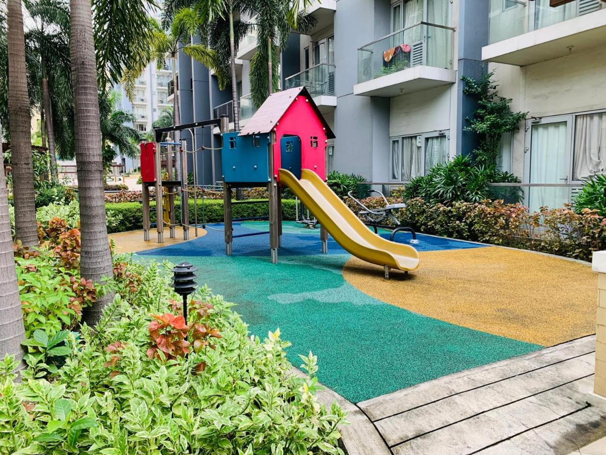 One Palm Tree Villas Condominium - Studio 2Nd Fl With Balcony - Across Terminal 3 Airport ปาไซ ภายนอก รูปภาพ