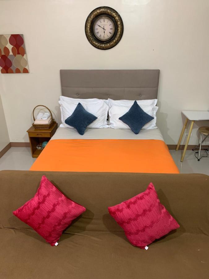 One Palm Tree Villas Condominium - Studio 2Nd Fl With Balcony - Across Terminal 3 Airport ปาไซ ภายนอก รูปภาพ