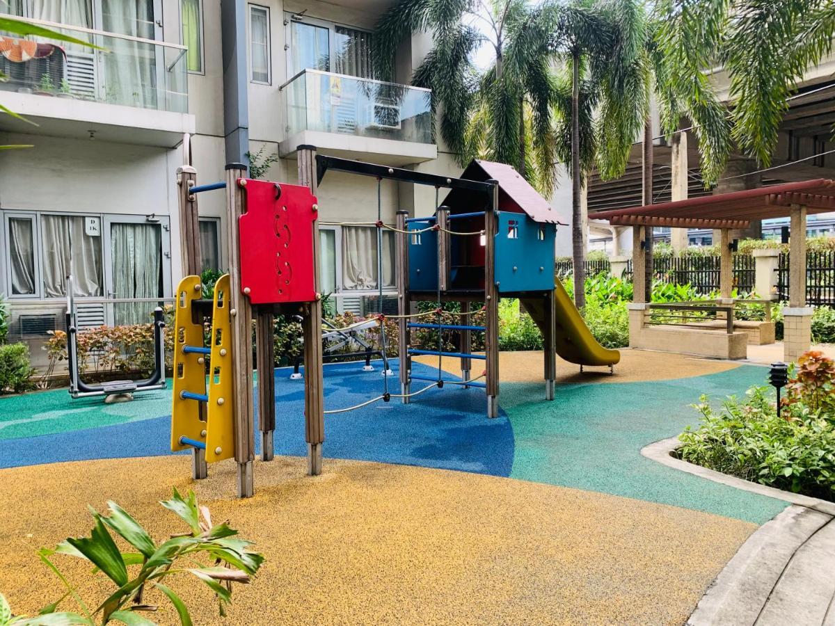One Palm Tree Villas Condominium - Studio 2Nd Fl With Balcony - Across Terminal 3 Airport ปาไซ ภายนอก รูปภาพ