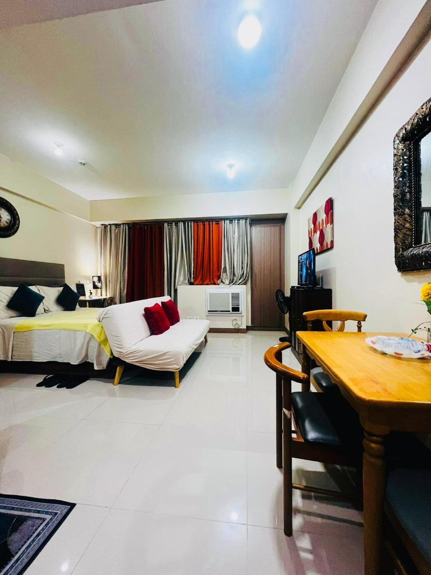 One Palm Tree Villas Condominium - Studio 2Nd Fl With Balcony - Across Terminal 3 Airport ปาไซ ภายนอก รูปภาพ