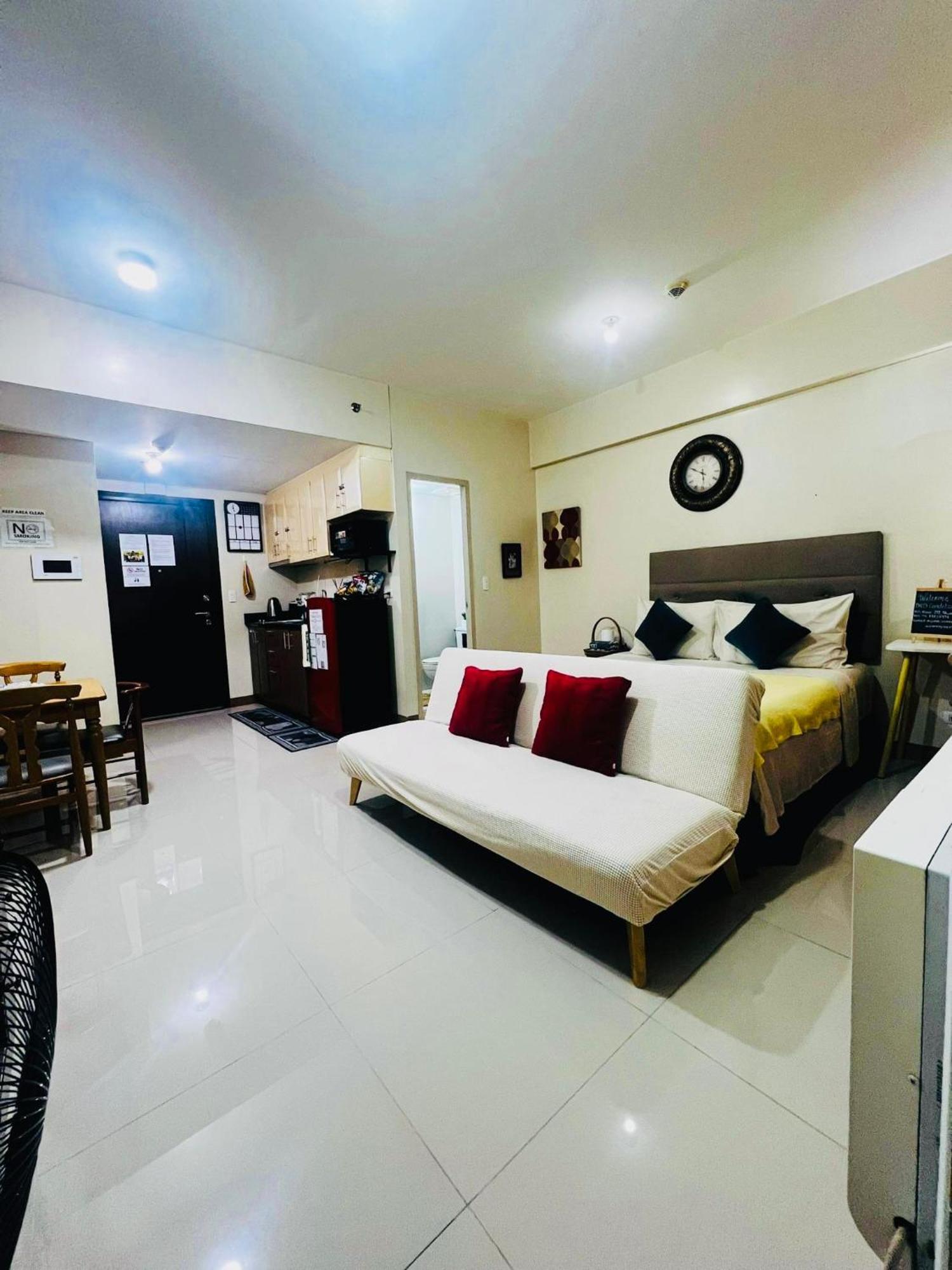 One Palm Tree Villas Condominium - Studio 2Nd Fl With Balcony - Across Terminal 3 Airport ปาไซ ภายนอก รูปภาพ
