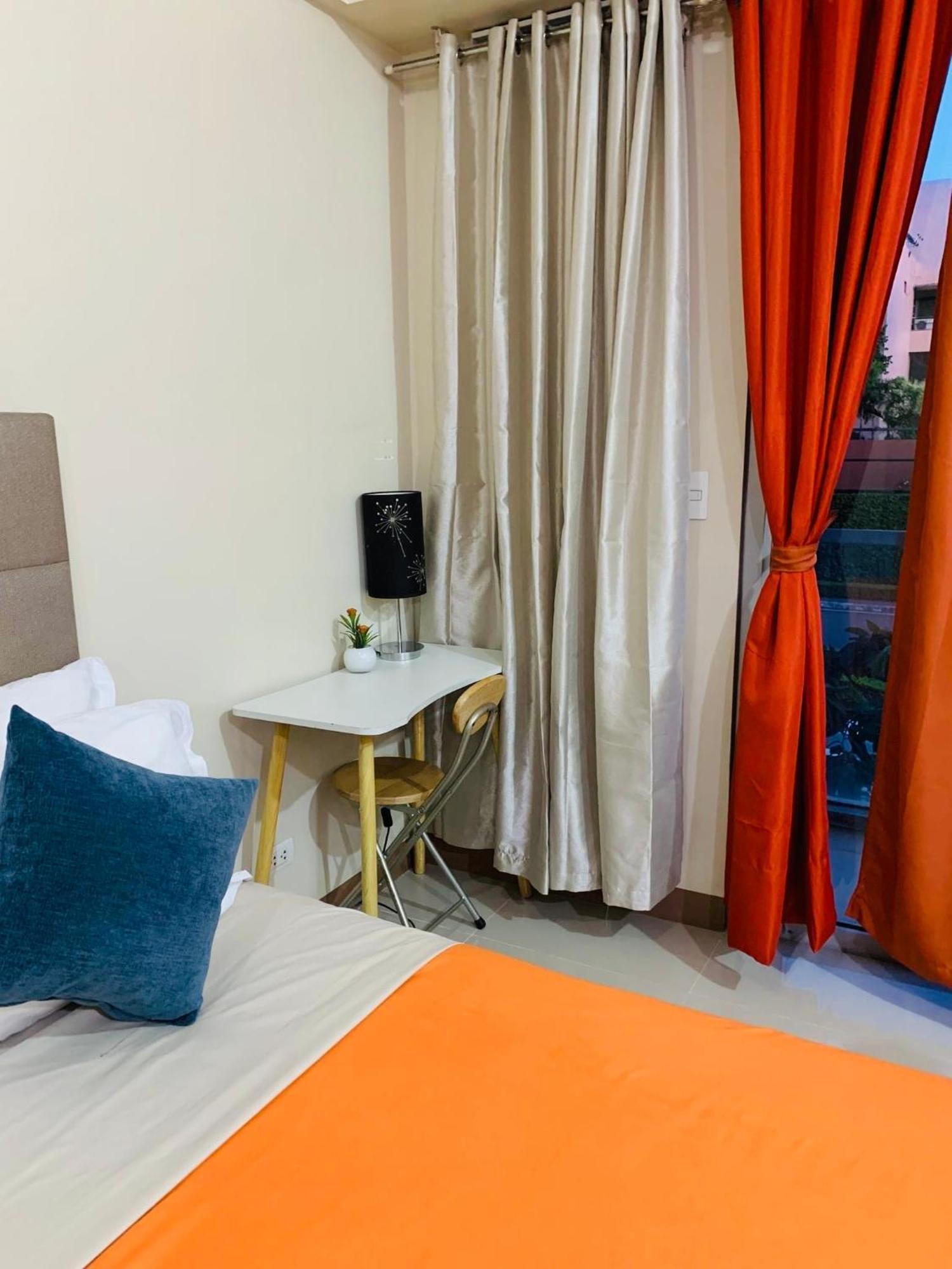 One Palm Tree Villas Condominium - Studio 2Nd Fl With Balcony - Across Terminal 3 Airport ปาไซ ภายนอก รูปภาพ