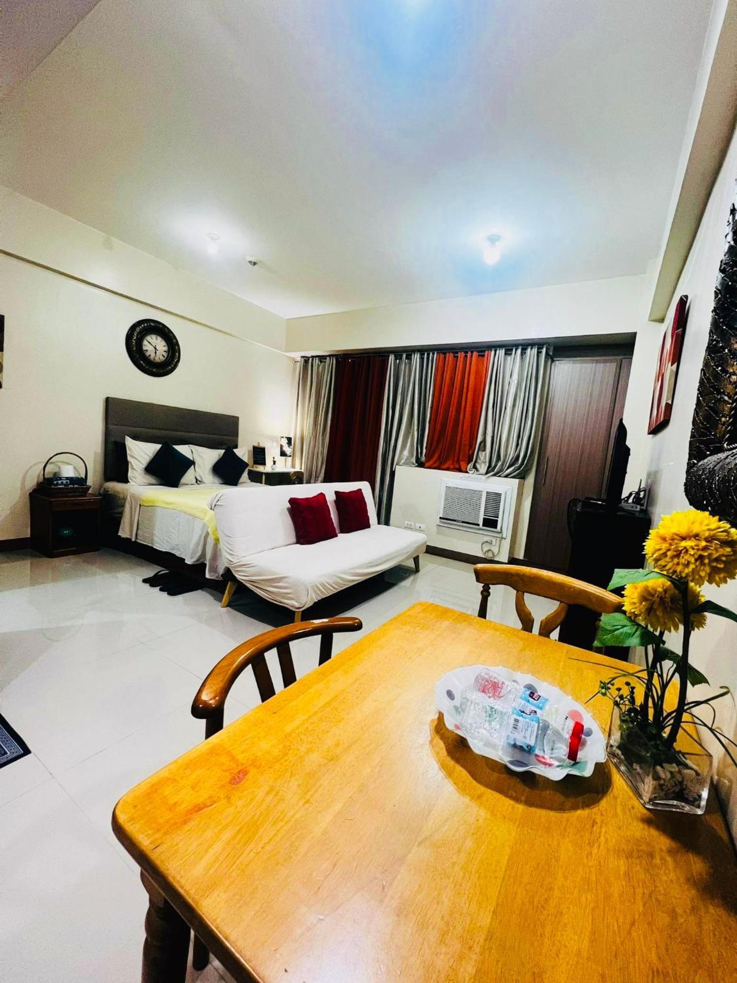 One Palm Tree Villas Condominium - Studio 2Nd Fl With Balcony - Across Terminal 3 Airport ปาไซ ภายนอก รูปภาพ
