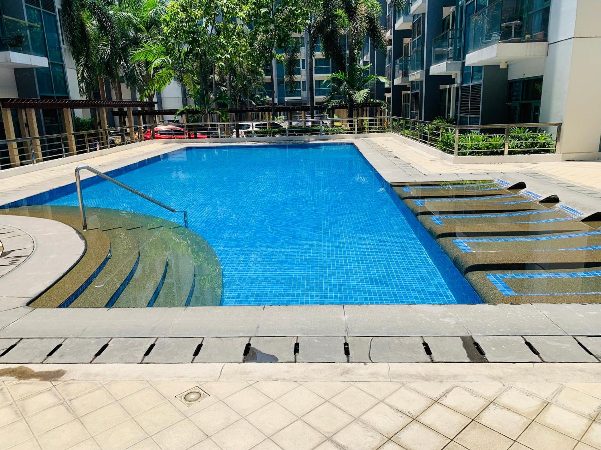 One Palm Tree Villas Condominium - Studio 2Nd Fl With Balcony - Across Terminal 3 Airport ปาไซ ภายนอก รูปภาพ