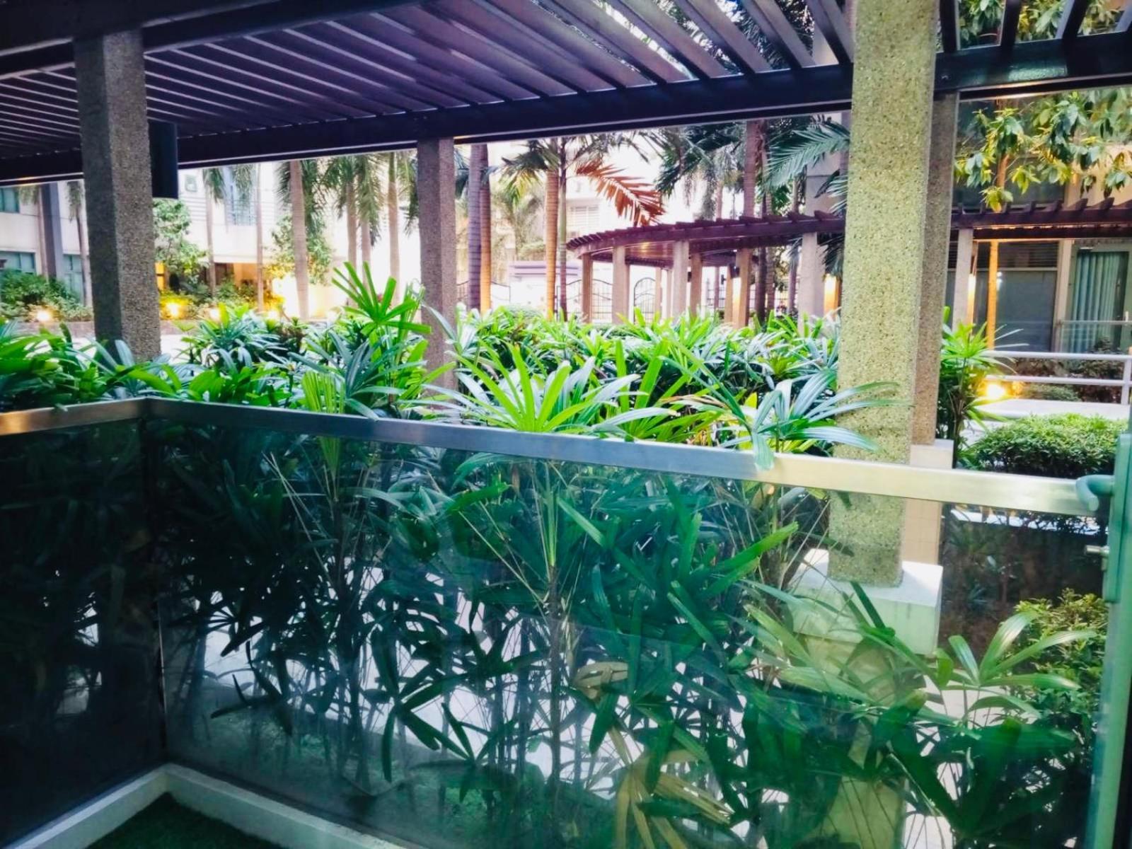 One Palm Tree Villas Condominium - Studio 2Nd Fl With Balcony - Across Terminal 3 Airport ปาไซ ภายนอก รูปภาพ
