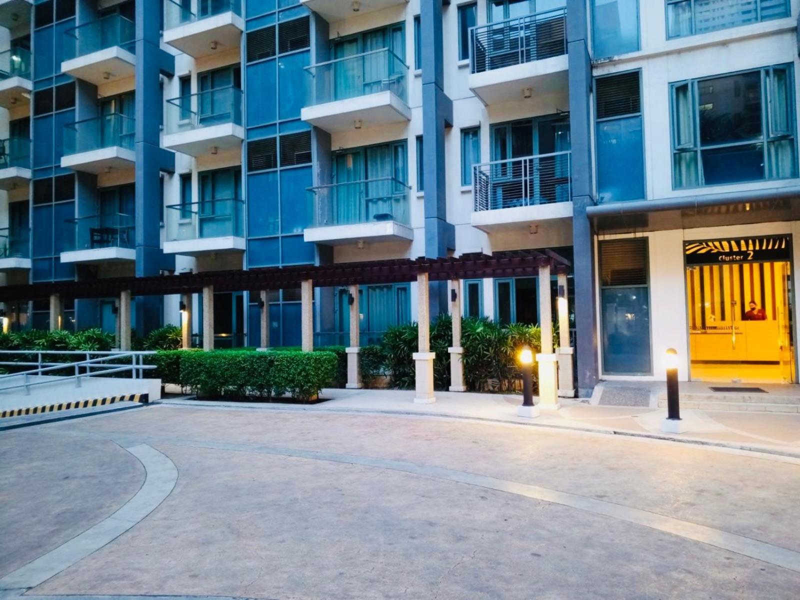One Palm Tree Villas Condominium - Studio 2Nd Fl With Balcony - Across Terminal 3 Airport ปาไซ ภายนอก รูปภาพ