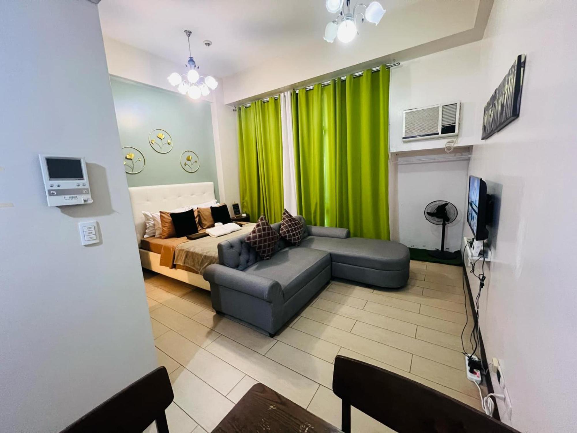 One Palm Tree Villas Condominium - Studio 2Nd Fl With Balcony - Across Terminal 3 Airport ปาไซ ภายนอก รูปภาพ