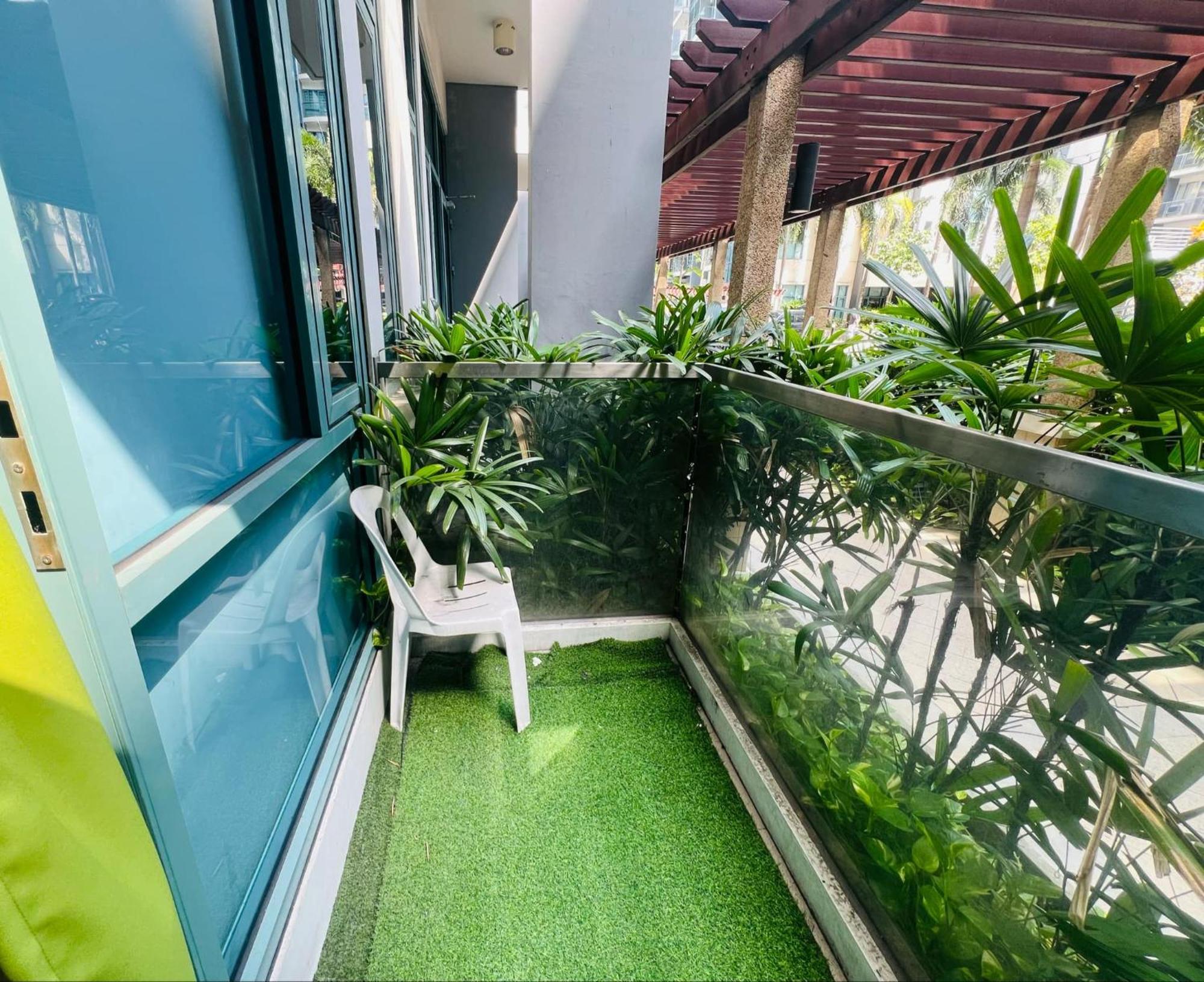 One Palm Tree Villas Condominium - Studio 2Nd Fl With Balcony - Across Terminal 3 Airport ปาไซ ภายนอก รูปภาพ