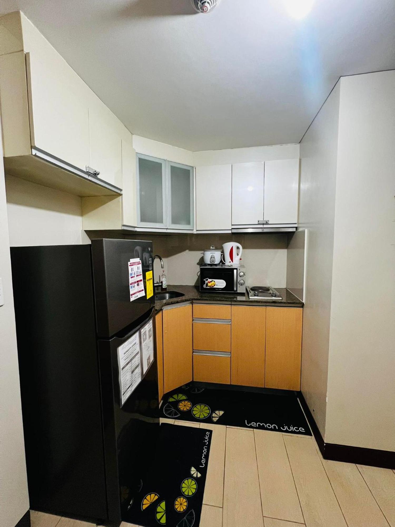 One Palm Tree Villas Condominium - Studio 2Nd Fl With Balcony - Across Terminal 3 Airport ปาไซ ภายนอก รูปภาพ