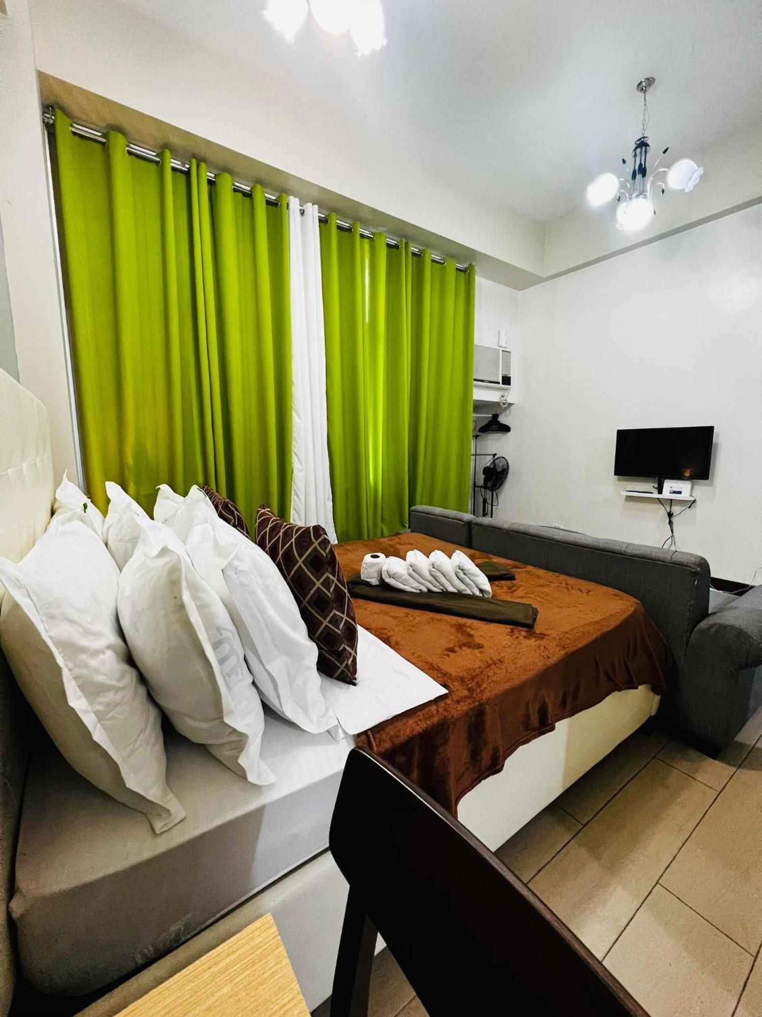 One Palm Tree Villas Condominium - Studio 2Nd Fl With Balcony - Across Terminal 3 Airport ปาไซ ภายนอก รูปภาพ