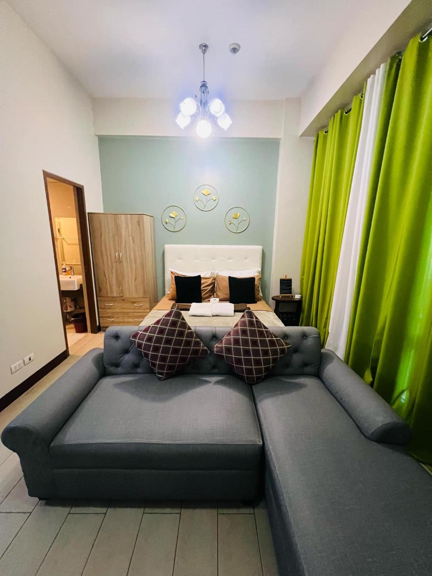 One Palm Tree Villas Condominium - Studio 2Nd Fl With Balcony - Across Terminal 3 Airport ปาไซ ภายนอก รูปภาพ